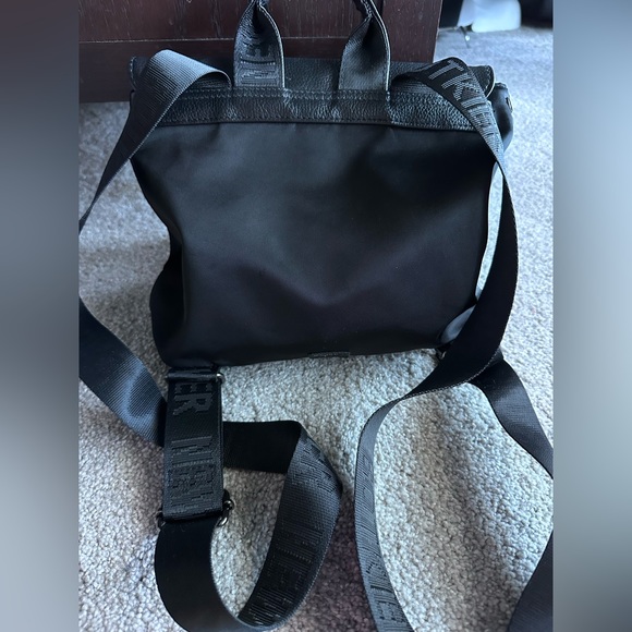 Botkier New York Black Nylon Trigger Medium Backpack w Adjustable Straps - Picture 4 of 15